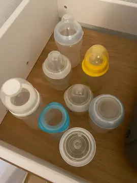 Lot de biberons et contenants lait bébé