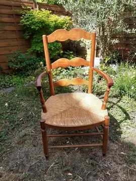 fauteuil en bois et osier à réparer