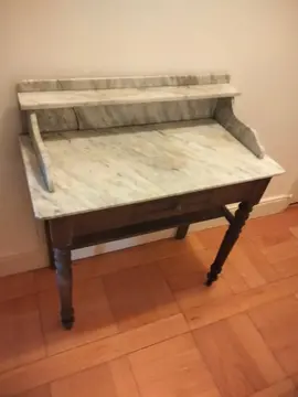 Table de toilette