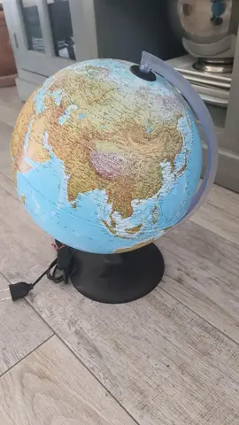 Lampe globe terrestre
