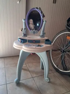 petite coiffeuse reine des neige