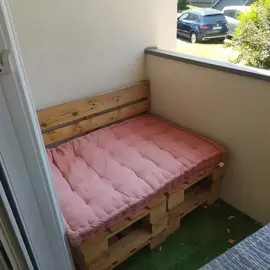 canapé fauteuil en palette avec coussin