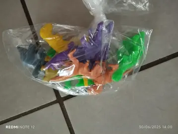 lot de dinosaures en plastique