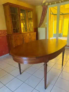 table et vaisselier