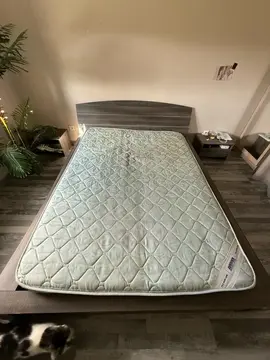 cadre de lit avec sommier et matelas