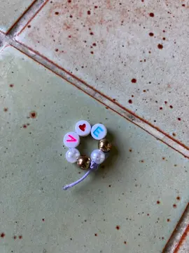 bague fillette perles sur élastique