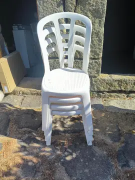 Table et 4 chaises de jardin