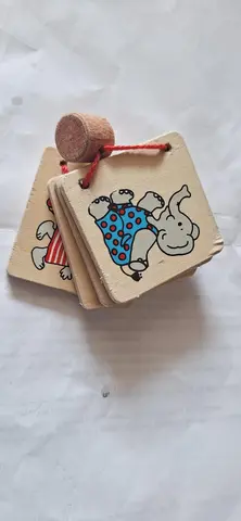 Livre en bois jouet
