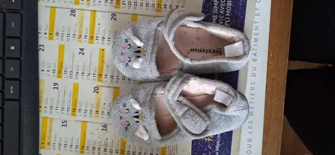 Chaussons gris fille taille 23