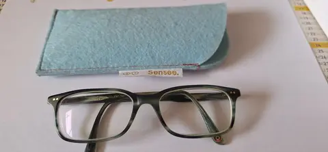 Lunettes correctrices avec étui