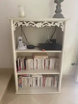 Meuble blanc type bibliothèque basse