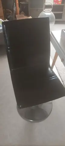 3 chaises noires à donner