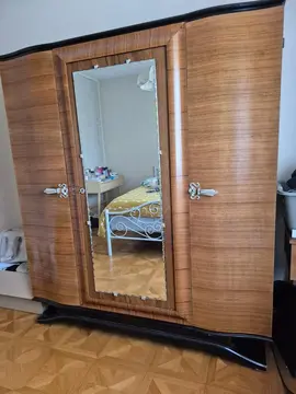 armoire avec miroir et chevet