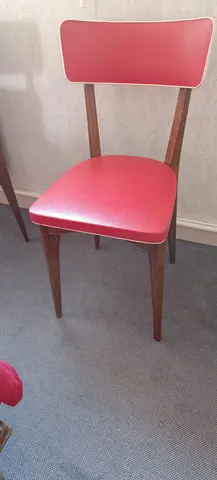 2 chaises simili rouge