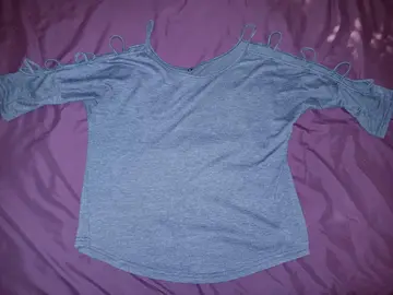 t shirt à lanieres