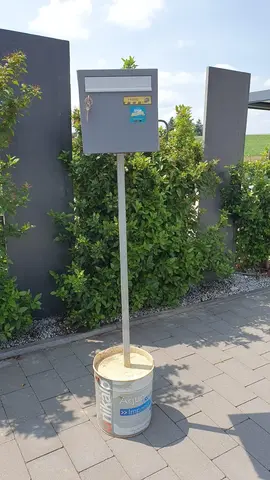 Boite aux lettres avec pied béton