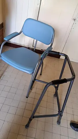 lot deambulateur neuf et siège de chambre