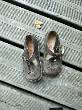 Chaussures enfant taille 24 DPAM