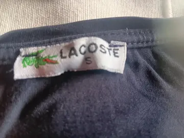 Tee-shirt noir avec insigne Lacoste en blanc à manches courtes taille S homme