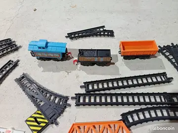 lot de jouets divers train, camion