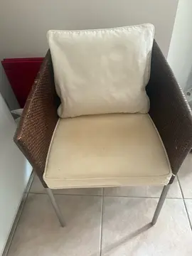 fauteuil cuir et pieds métal