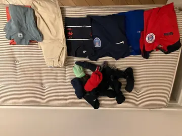 maillot de foot et vêtement divers - taille 10 ans