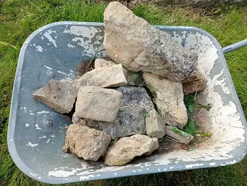 pierres calcaire de différentes tailles pour bricolage environ 1 m cube