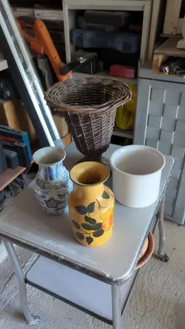 Lot de 4 vases différents
