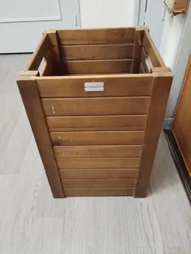 Pot de fleur en acacia