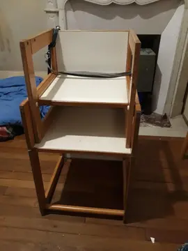 chaise haute transformable en bureau + chaise, bon état