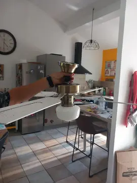 Deux lustres dont un ventilateur, les deux ensemble...