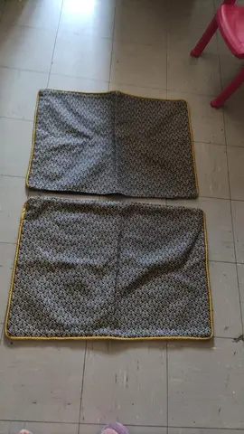 3 housses de coussins rectangulaire.