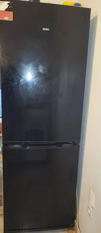 donne frigo marque Saba