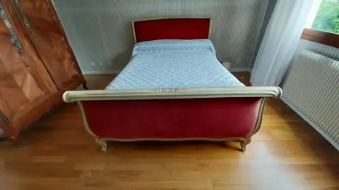 Lit tapissier avec sommier et matelas