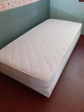 Lit simple sommier et matelas