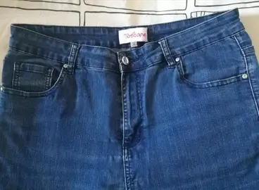 Jean déchiré pour réutilisation du tissu