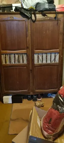donne armoire bois, secrétaire, éviers avec colonness