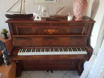 Piano droit cadre métallique très bon état