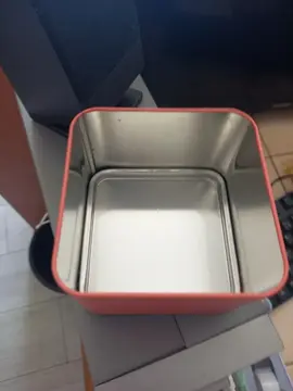 boite en métal avec couvercle