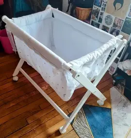 berceau pliant à roulettes