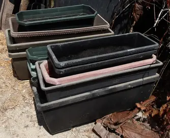 Lot de jardinières en plastique