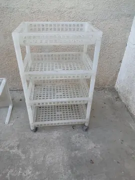 étagère plastique modulable sur roulettes