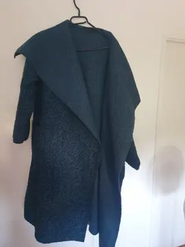 vêtements le bleu est pour tout taille bon état..les autres aussi taille 48