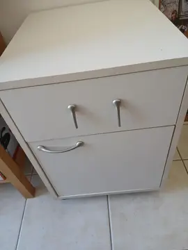 petit meuble avec tiroirs