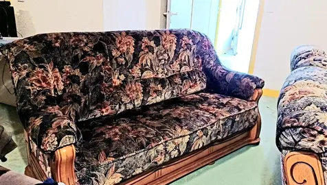 Donne 2 canapés + 2 fauteuils