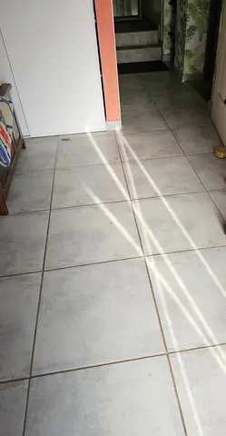 donne 9 mètres carré carrelage gris bleuté