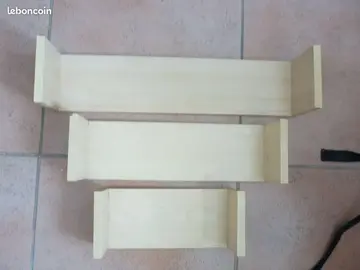 3 petites étagères