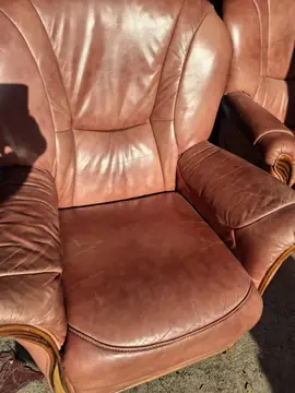2 fauteuils en cuir