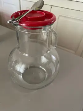 carafe avec couvercle et poignée