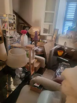différents objets et meubles